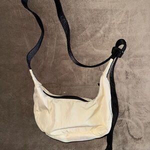 BAGGU mini crescent in Ivory